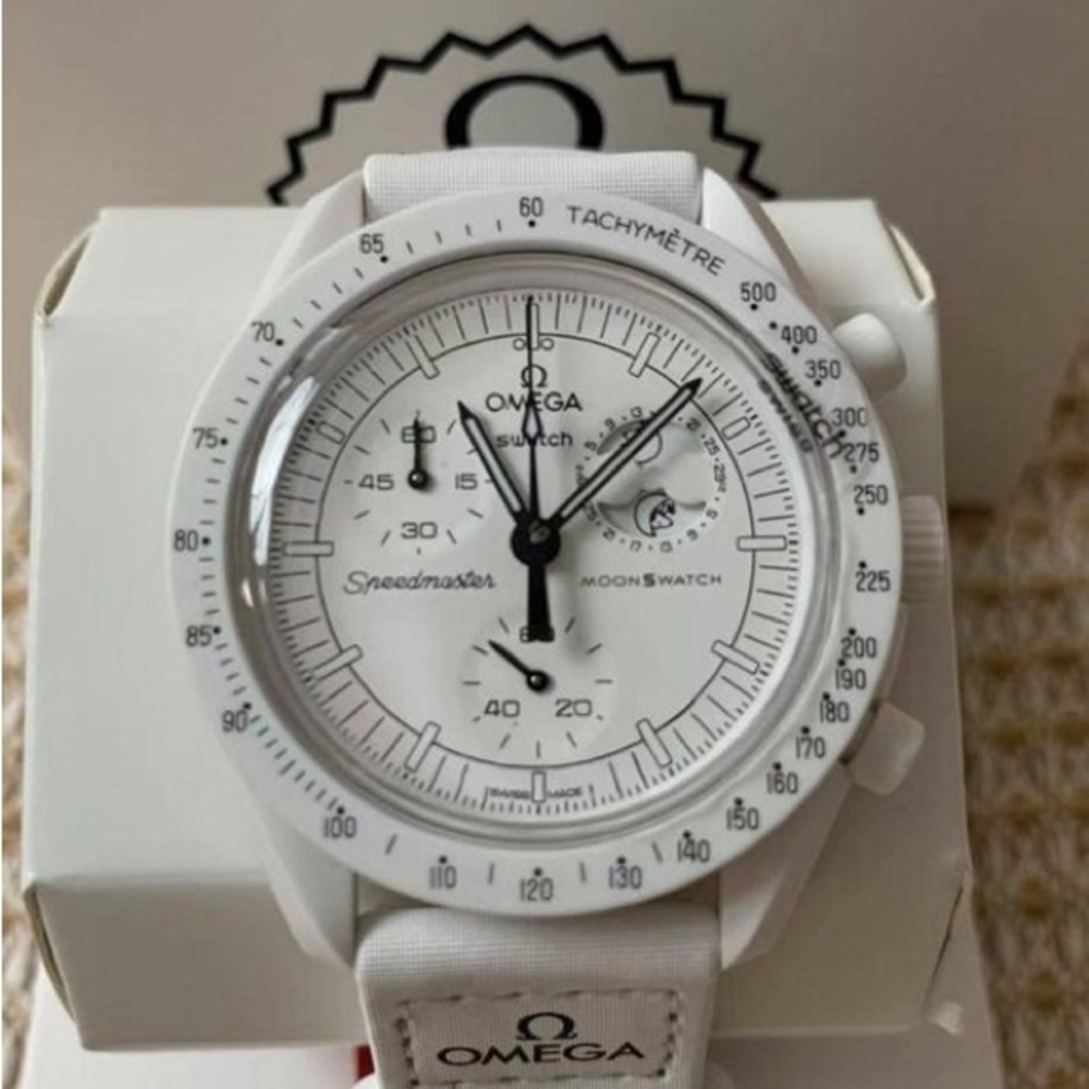 Omega x Swatch MoonSwatch White Snoopy Moonphase
💕